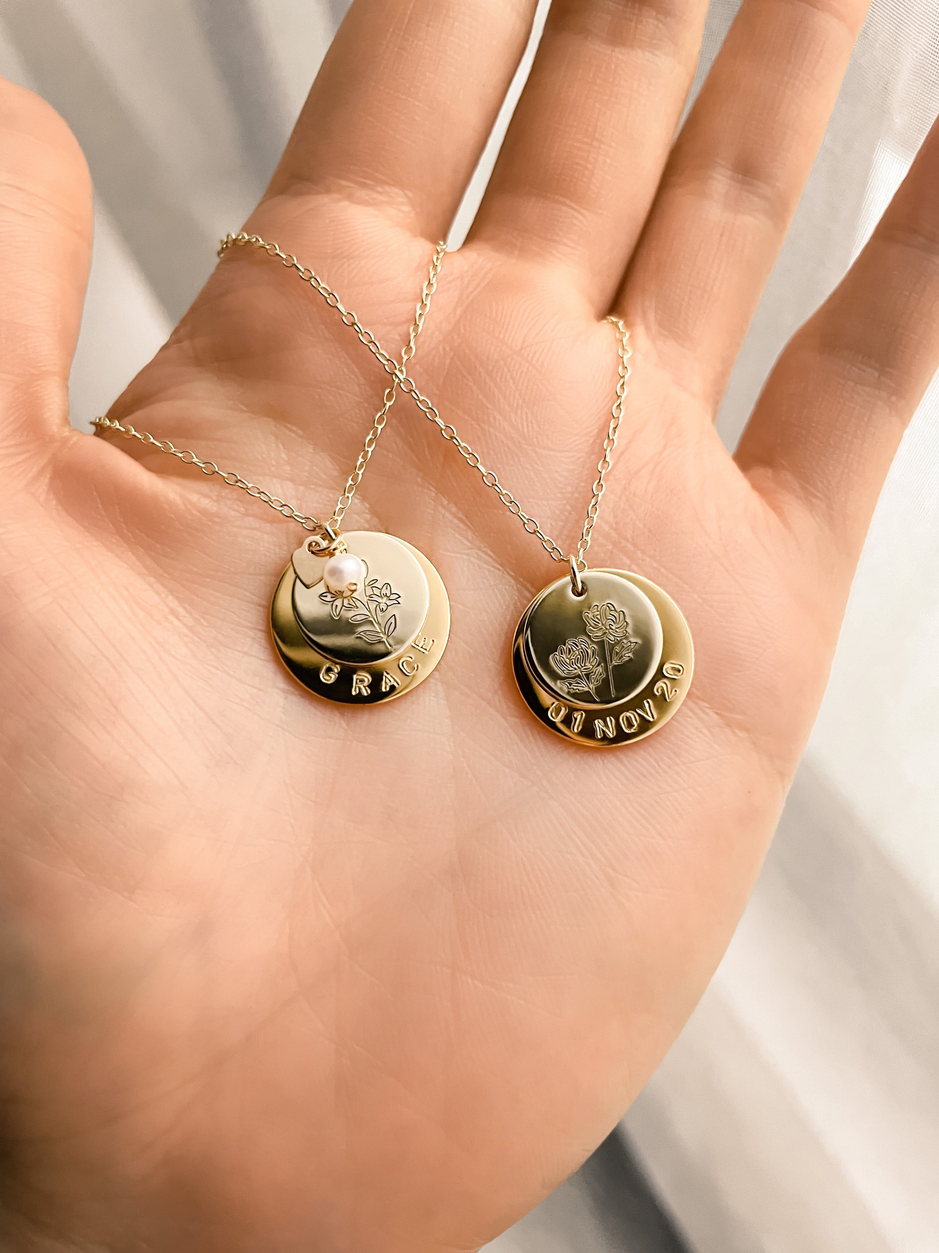 Tender Objects Fleur Stacked Disc Necklace with birthflower customization - Personalized with names or dates, hand-stamped for a unique and elegant accessory crafted just for you.