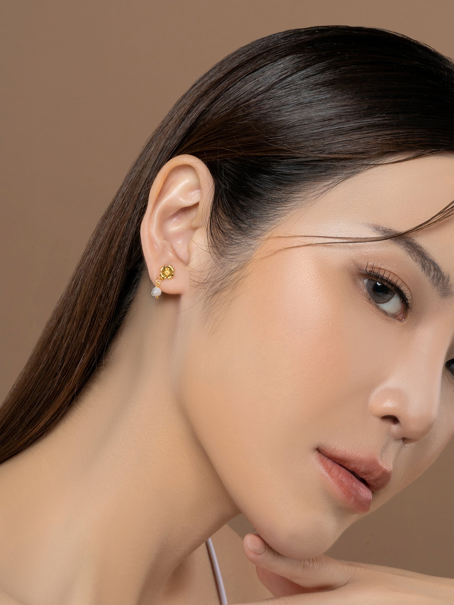 Tender Objects Fleur Pearl Drop Studs - Graceful earrings with delicate pearl drops, embodying timeless elegance for a sophisticated and chic look.